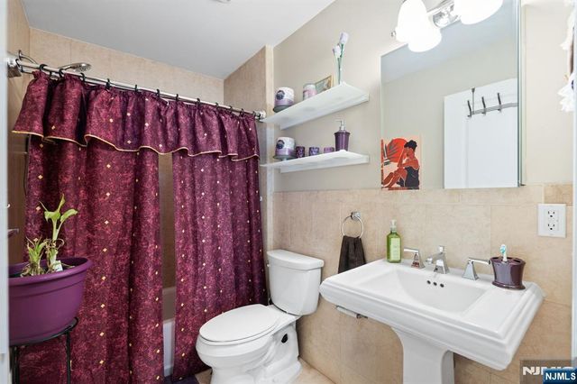 88B Myrtle Avenue, Edgewater, NJ 07020