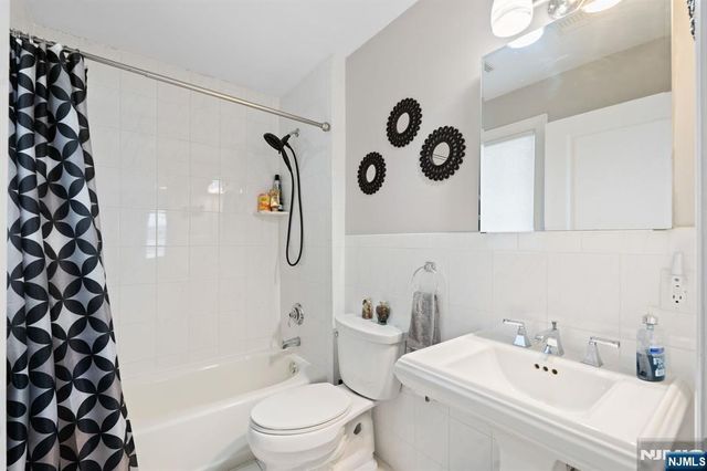 88B Myrtle Avenue, Edgewater, NJ 07020