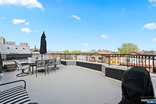 88B Myrtle Avenue, Edgewater, NJ 07020