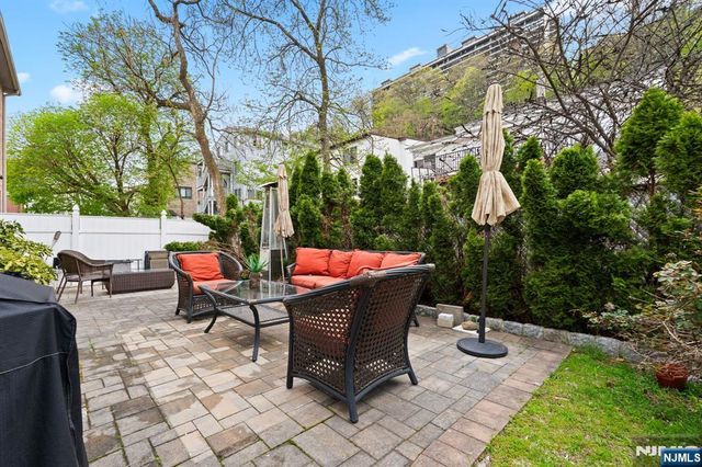 88B Myrtle Avenue, Edgewater, NJ 07020