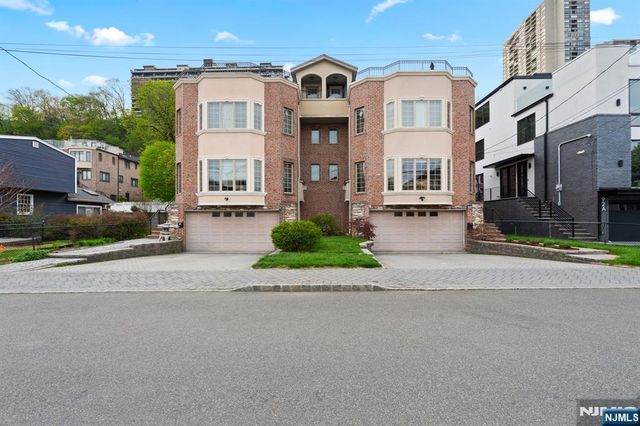 88B Myrtle Avenue, Edgewater, NJ 07020