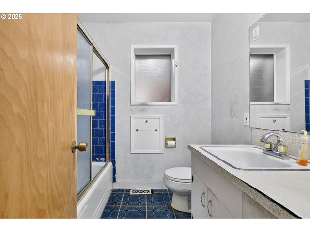 4545 Se FRANKLIN St, Portland, OR 97206