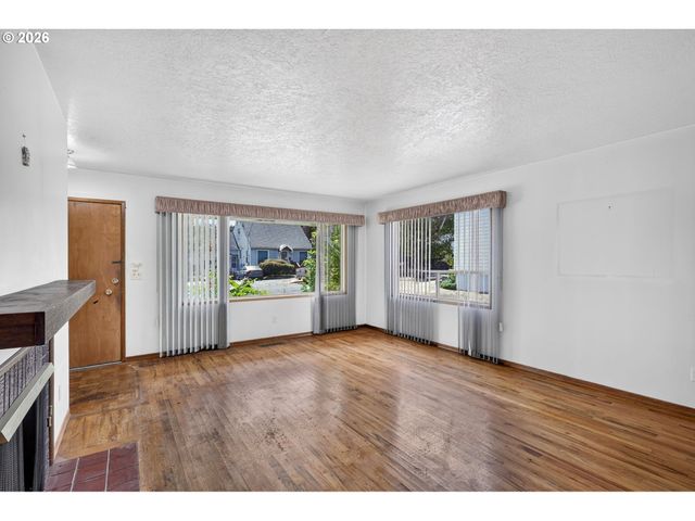 4545 Se FRANKLIN St, Portland, OR 97206