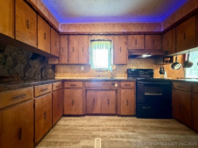 18411 S Lake Region Road, Hulbert, OK 74441