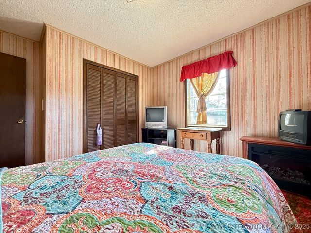 18411 S Lake Region Road, Hulbert, OK 74441