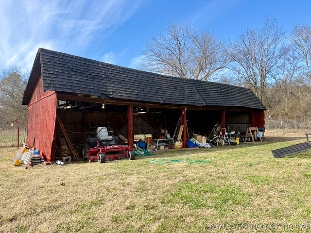 18411 S Lake Region Road, Hulbert, OK 74441