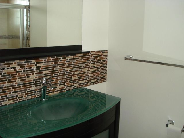 7933 West Dr 817, North Bay Village, FL 33141