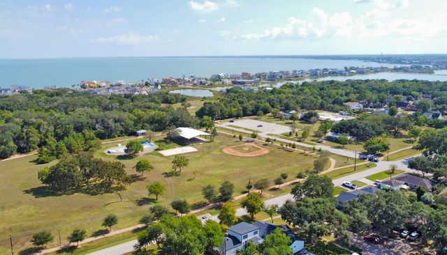 1716 Dolphin Drive, Seabrook, TX 77586