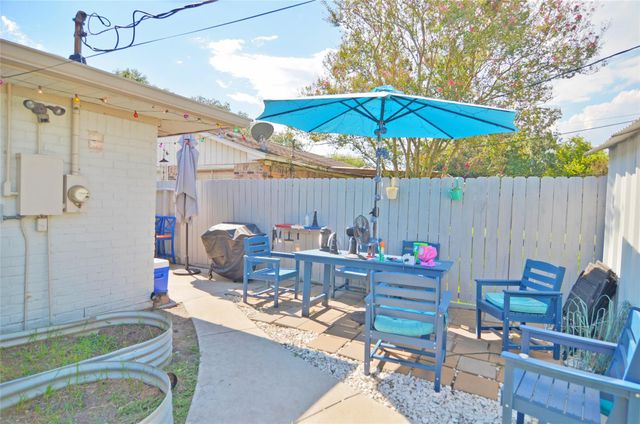 1716 Dolphin Drive, Seabrook, TX 77586