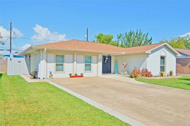 1716 Dolphin Drive, Seabrook, TX 77586