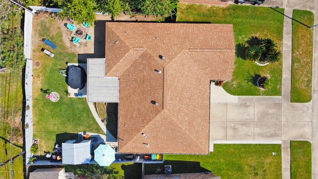 1716 Dolphin Drive, Seabrook, TX 77586