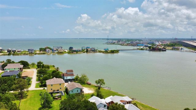 1716 Dolphin Drive, Seabrook, TX 77586