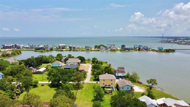 1716 Dolphin Drive, Seabrook, TX 77586