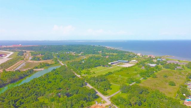 1716 Dolphin Drive, Seabrook, TX 77586