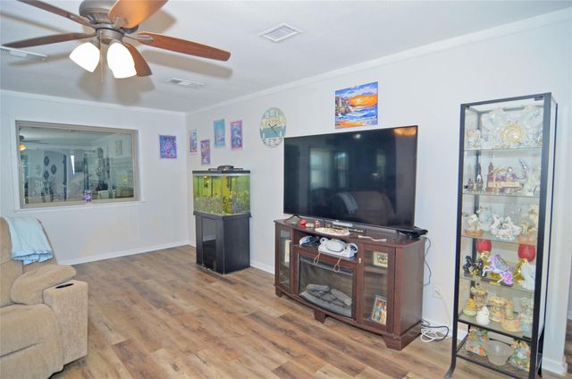 1716 Dolphin Drive, Seabrook, TX 77586