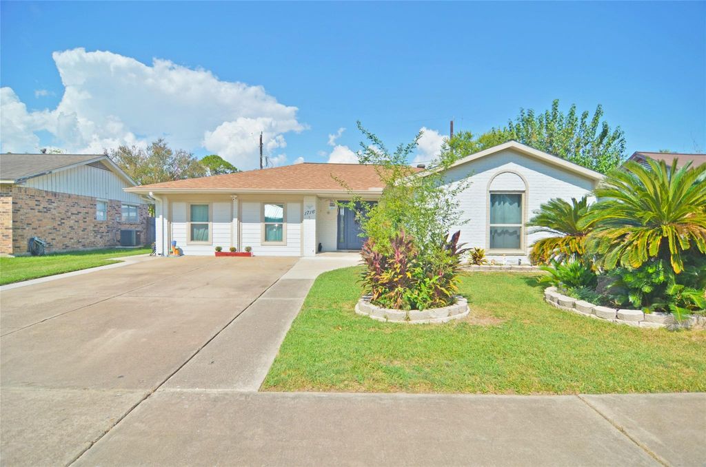 1716 Dolphin Drive, Seabrook, TX 77586