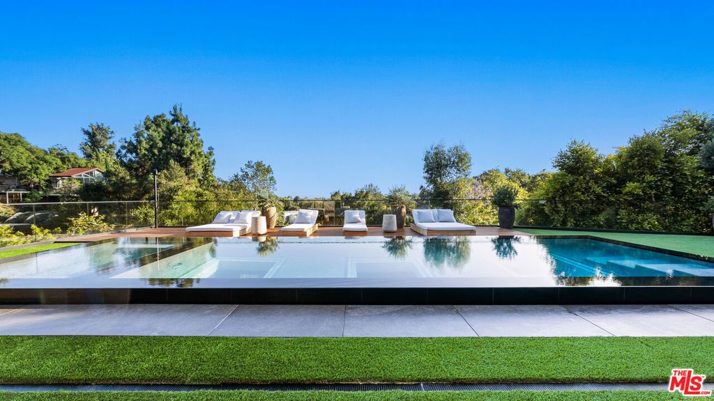 Image 14 of property listing at 12026 Benmore Terrace, Los Angeles, CA 90049