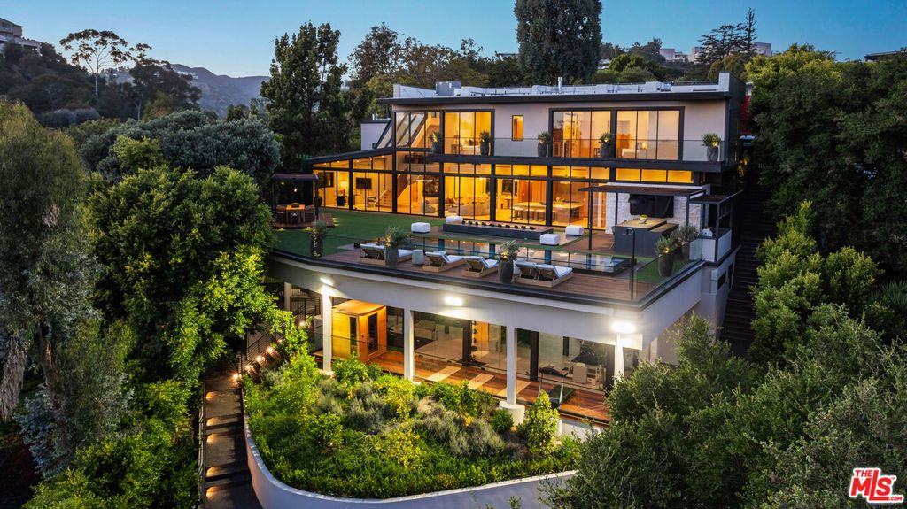 Image 2 of property listing at 12026 Benmore Terrace, Los Angeles, CA 90049