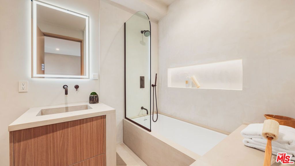 Image 33 of property listing at 12026 Benmore Terrace, Los Angeles, CA 90049