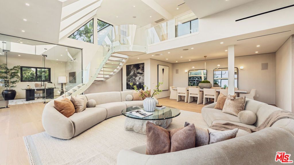 Image 8 of property listing at 12026 Benmore Terrace, Los Angeles, CA 90049