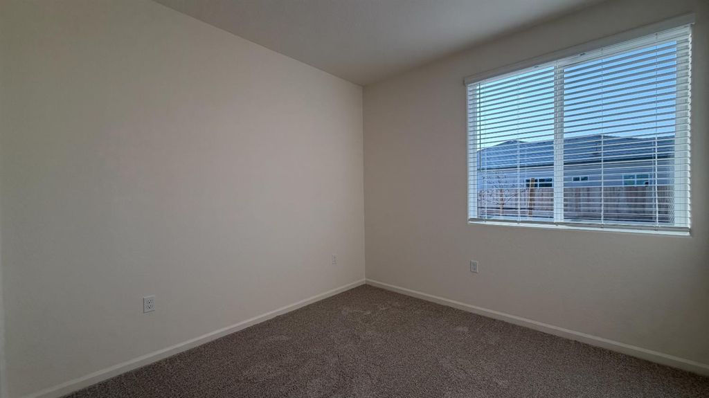 Image 14 of property listing at 2173 N Renn Avenue, Clovis, CA 93619