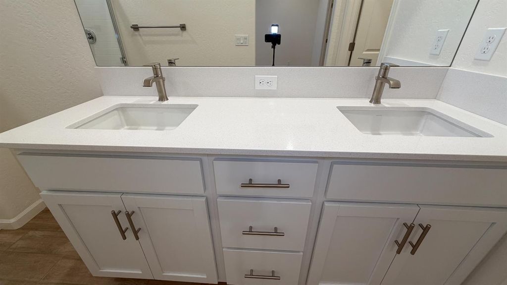 Image 16 of property listing at 2173 N Renn Avenue, Clovis, CA 93619