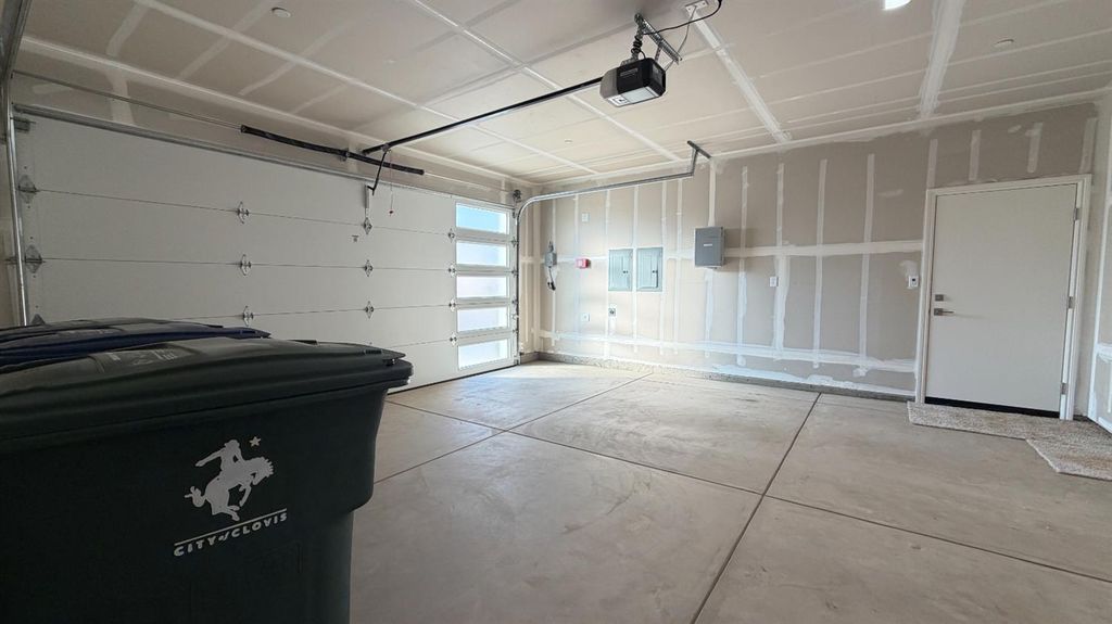 Image 27 of property listing at 2173 N Renn Avenue, Clovis, CA 93619