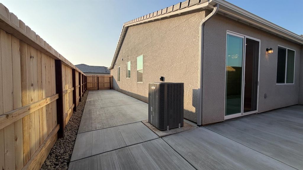 Image 28 of property listing at 2173 N Renn Avenue, Clovis, CA 93619