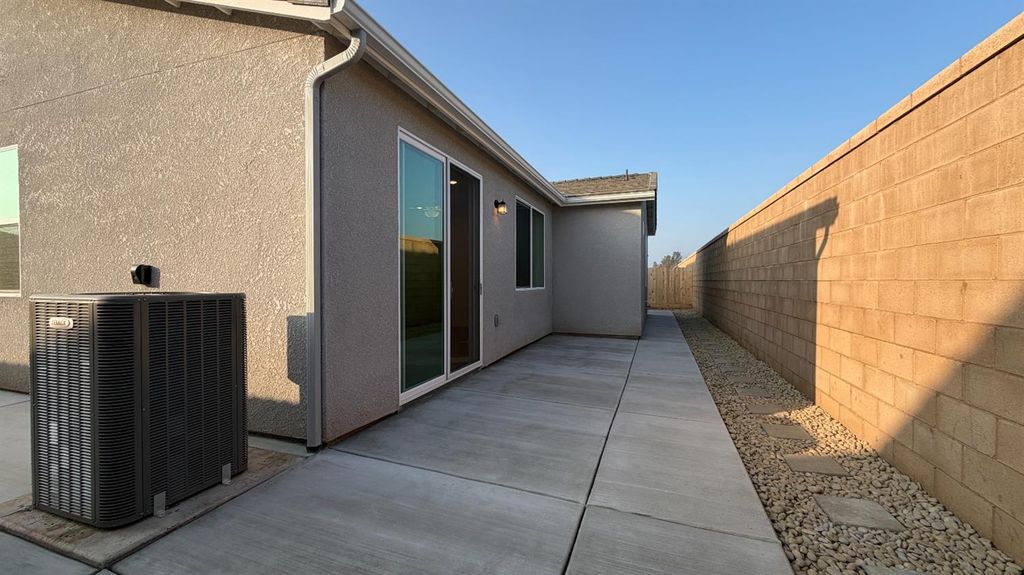 Image 29 of property listing at 2173 N Renn Avenue, Clovis, CA 93619