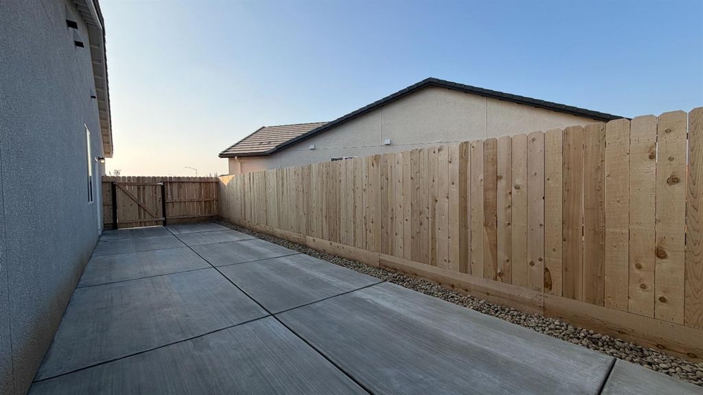 Image 30 of property listing at 2173 N Renn Avenue, Clovis, CA 93619