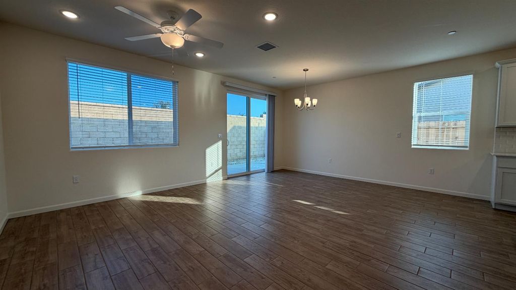 Image 5 of property listing at 2173 N Renn Avenue, Clovis, CA 93619