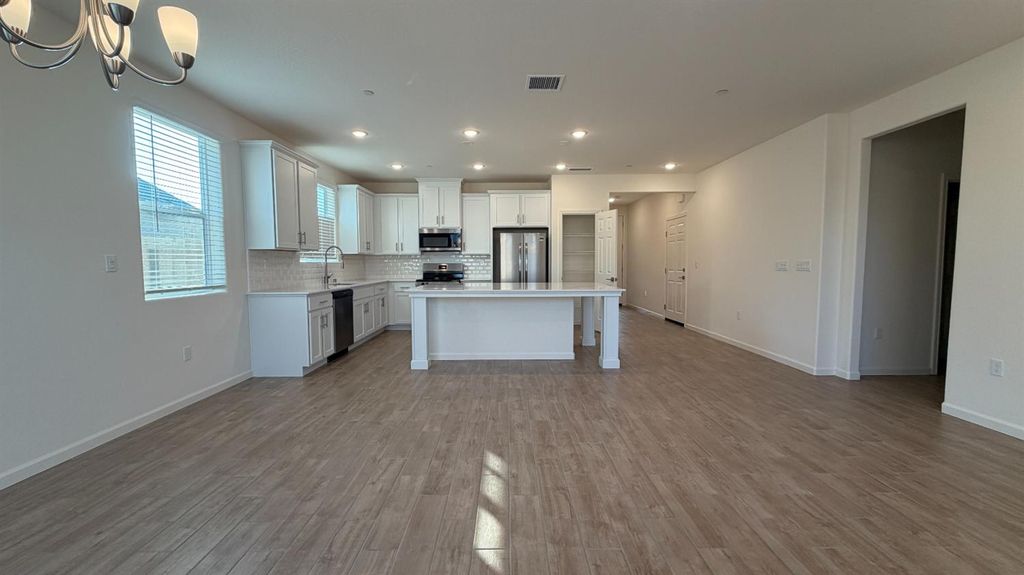 Image 6 of property listing at 2173 N Renn Avenue, Clovis, CA 93619