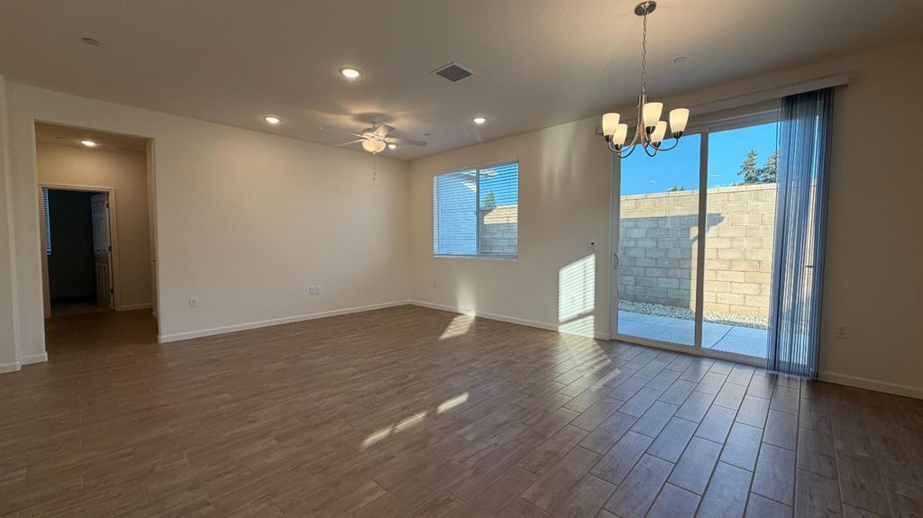 Image 7 of property listing at 2173 N Renn Avenue, Clovis, CA 93619