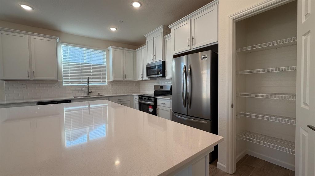 Image 8 of property listing at 2173 N Renn Avenue, Clovis, CA 93619