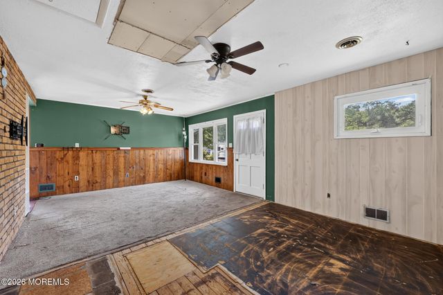 33 Stagecoach Road, Southampton, NJ 08088
