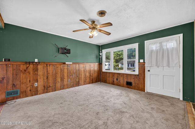 33 Stagecoach Road, Southampton, NJ 08088