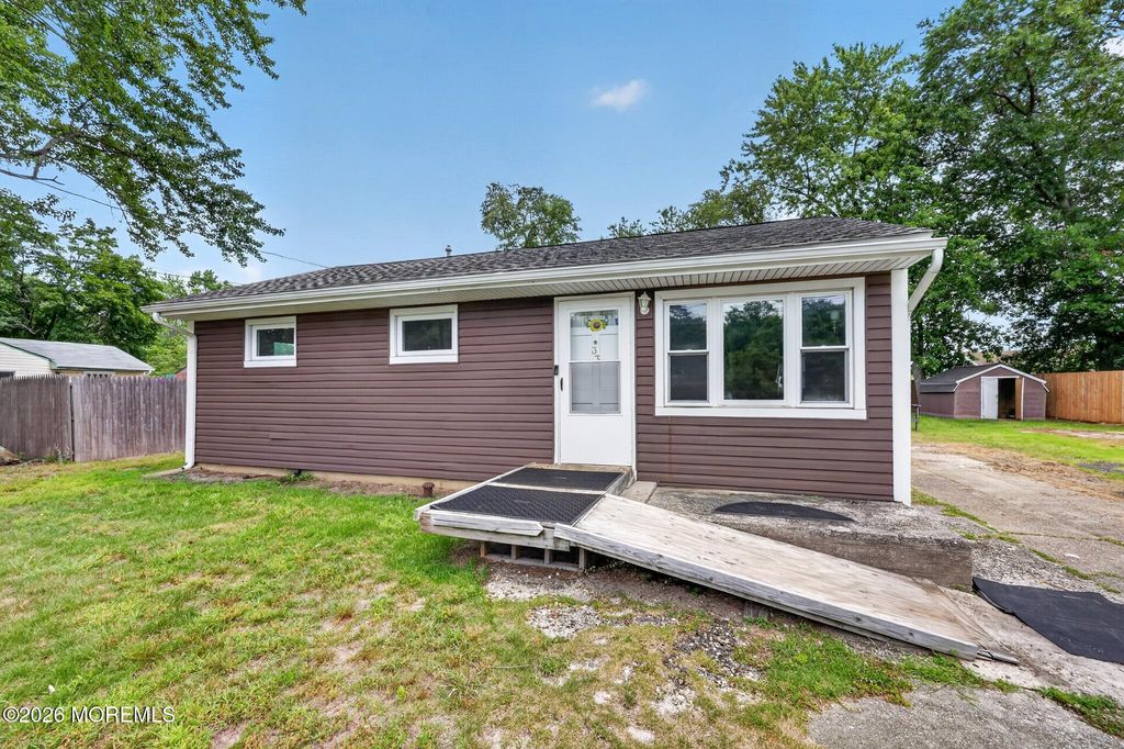 33 Stagecoach Road, Southampton, NJ 08088