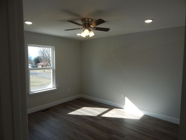 201 Kelsey Street, Etowah, TN 37331