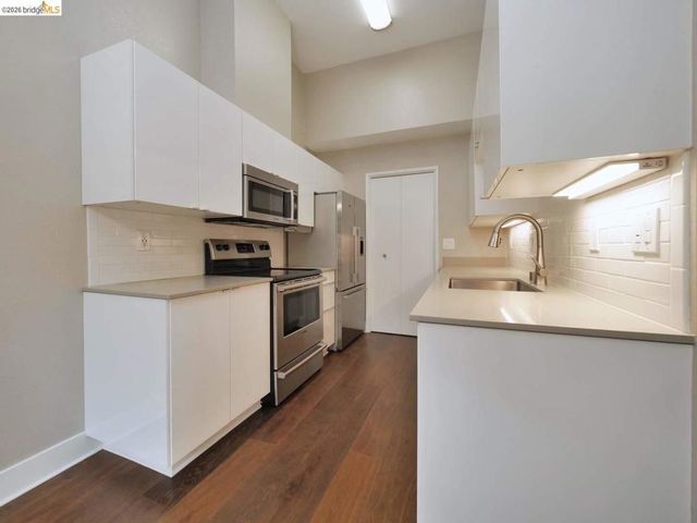 202 Shoreline CT, Richmond, CA 94804