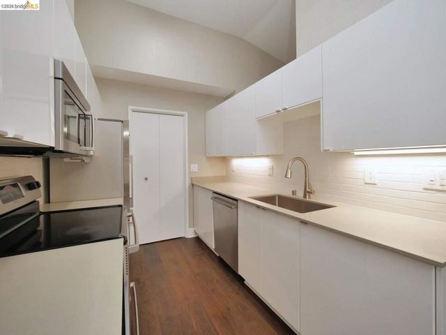 202 Shoreline CT, Richmond, CA 94804