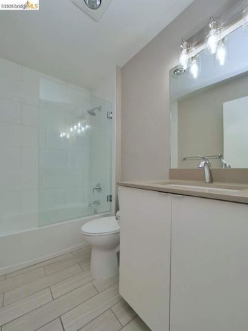 202 Shoreline CT, Richmond, CA 94804
