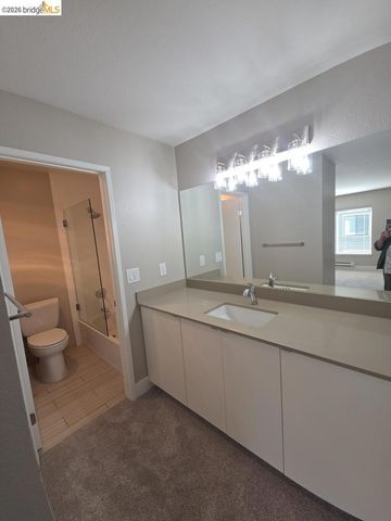 202 Shoreline CT, Richmond, CA 94804