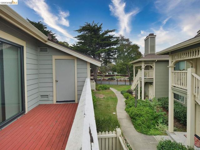 202 Shoreline CT, Richmond, CA 94804