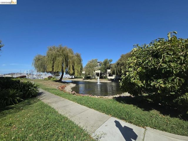 202 Shoreline CT, Richmond, CA 94804