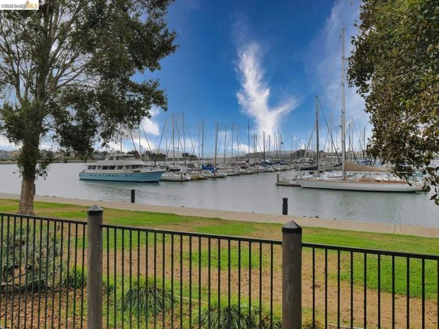 202 Shoreline CT, Richmond, CA 94804