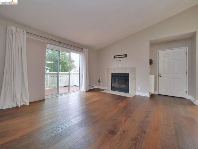 202 Shoreline CT, Richmond, CA 94804