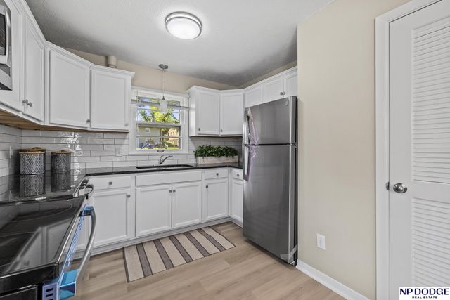 5613 Grand Avenue, Omaha, NE 68104