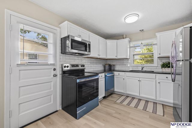 5613 Grand Avenue, Omaha, NE 68104