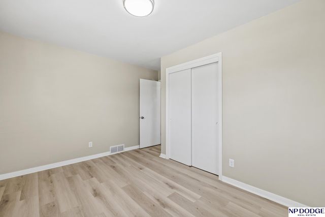 5613 Grand Avenue, Omaha, NE 68104