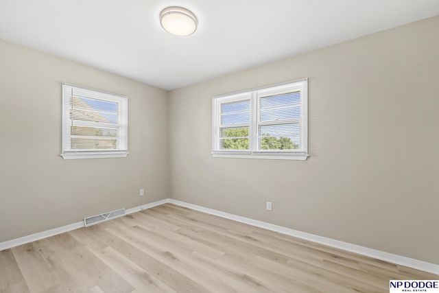 5613 Grand Avenue, Omaha, NE 68104